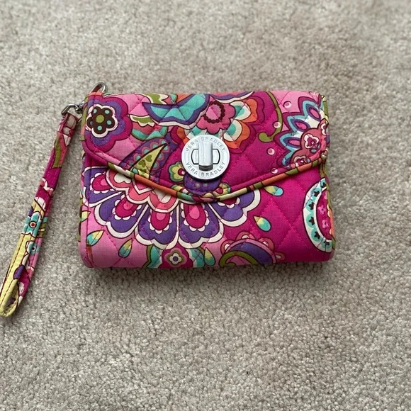 Vera Bradley Pink Swirls Wristlet
Wallet Pink Green Purple - Picture 1 of 3